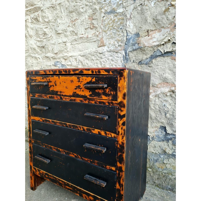 Vintage chest of drawers in oakwood