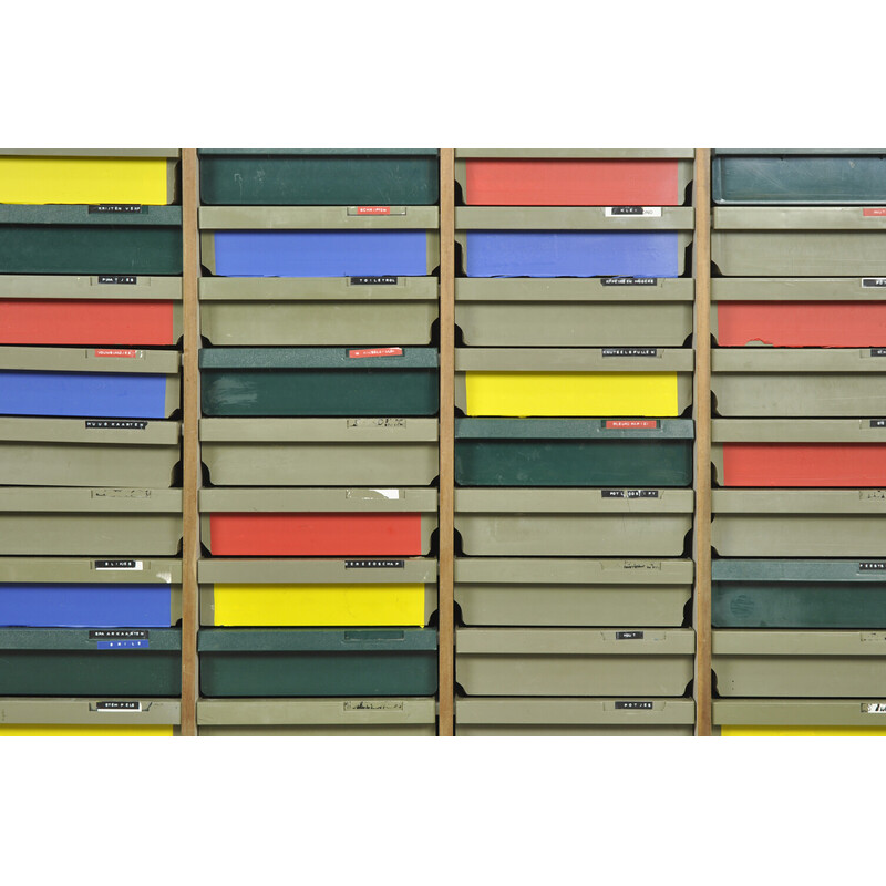 Mueble escolar vintage con cajones de colores, Países Bajos 1970