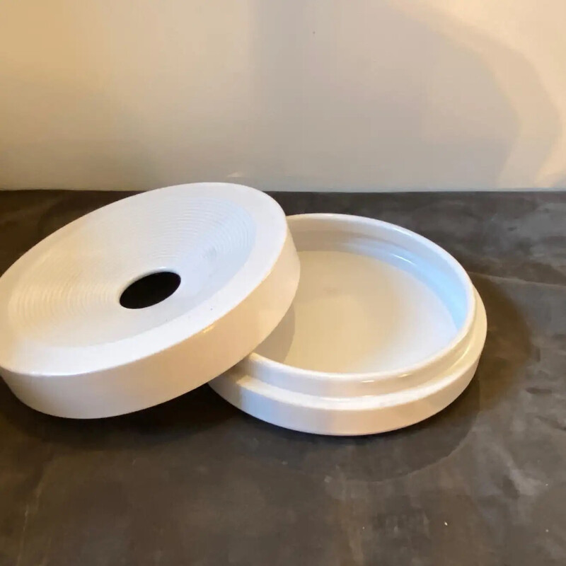 Vintage modernist white ceramic round Italian ashtray, 1980s
