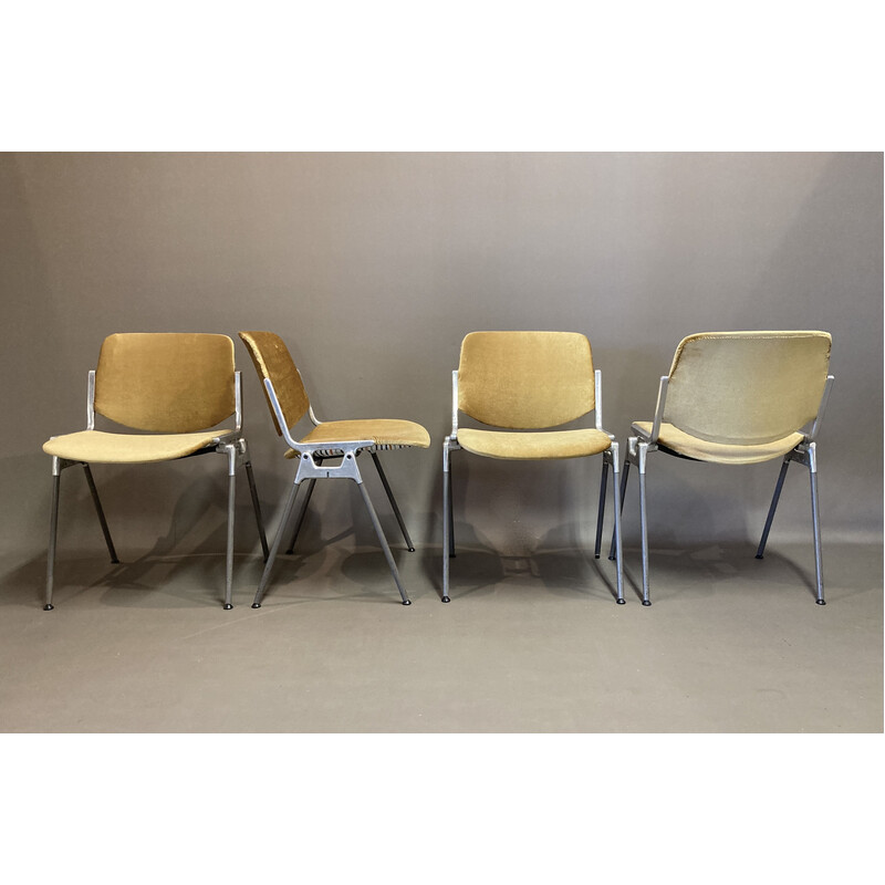 Set of 4 vintage chairs by Giancarlo Piretti for Castelli, 1960