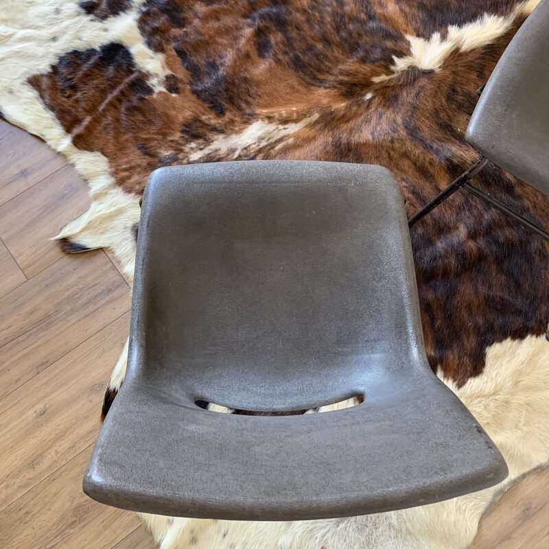 Juego de 4 sillas vintage de concha de plástico de Sitting