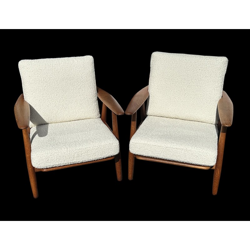 Pair of vintage Ge240 'Cigar' armchairs in oakwood and white boucle fabric by Hans J Wegner for Getama, 1950s
