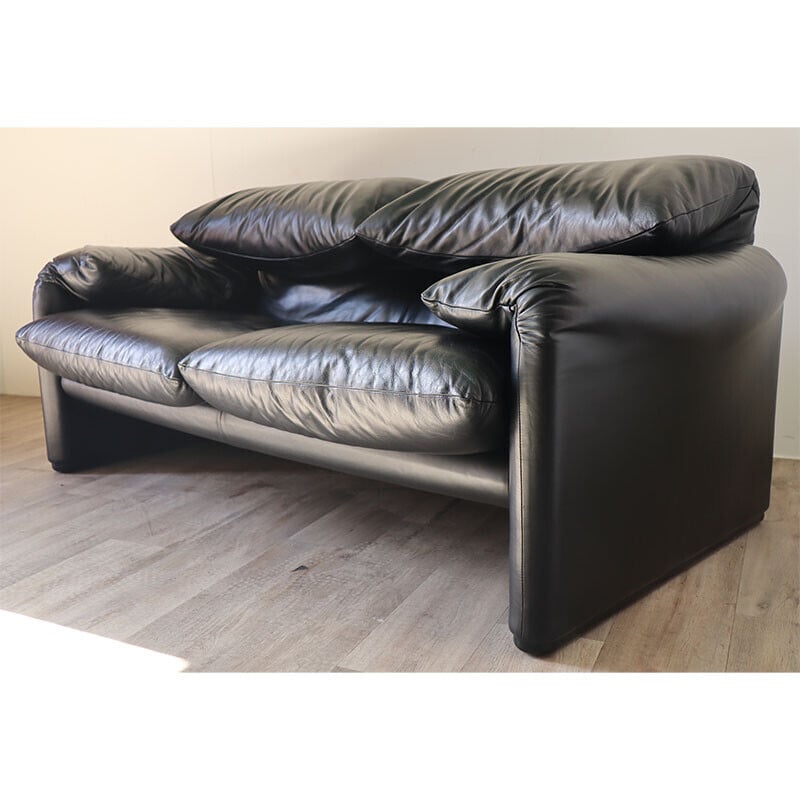 Vintage black leather sofa "Maralunga" by Vico Magistretti for Cassina, Italy 1973