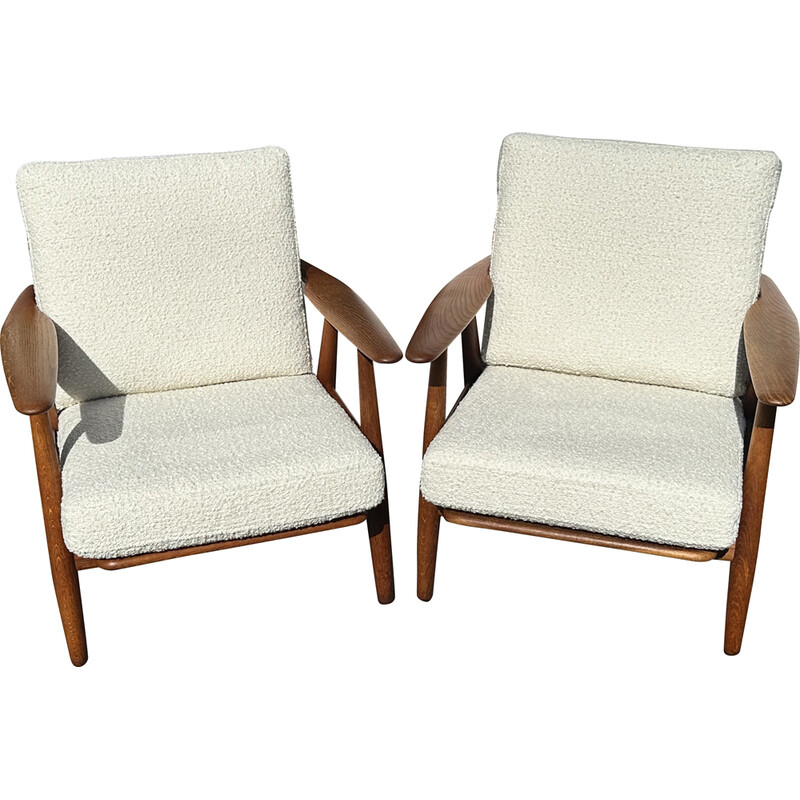 Pair of vintage Ge240 'Cigar' armchairs in oakwood and white boucle fabric by Hans J Wegner for Getama, 1950s