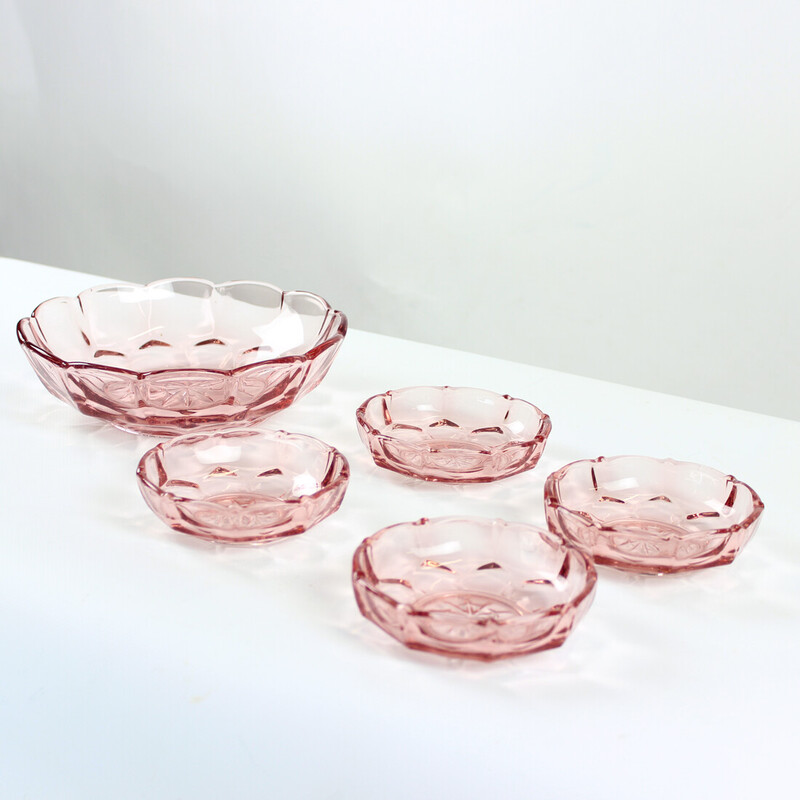 Set of vintage pink glass bowls, Czechoslovakia 1950s