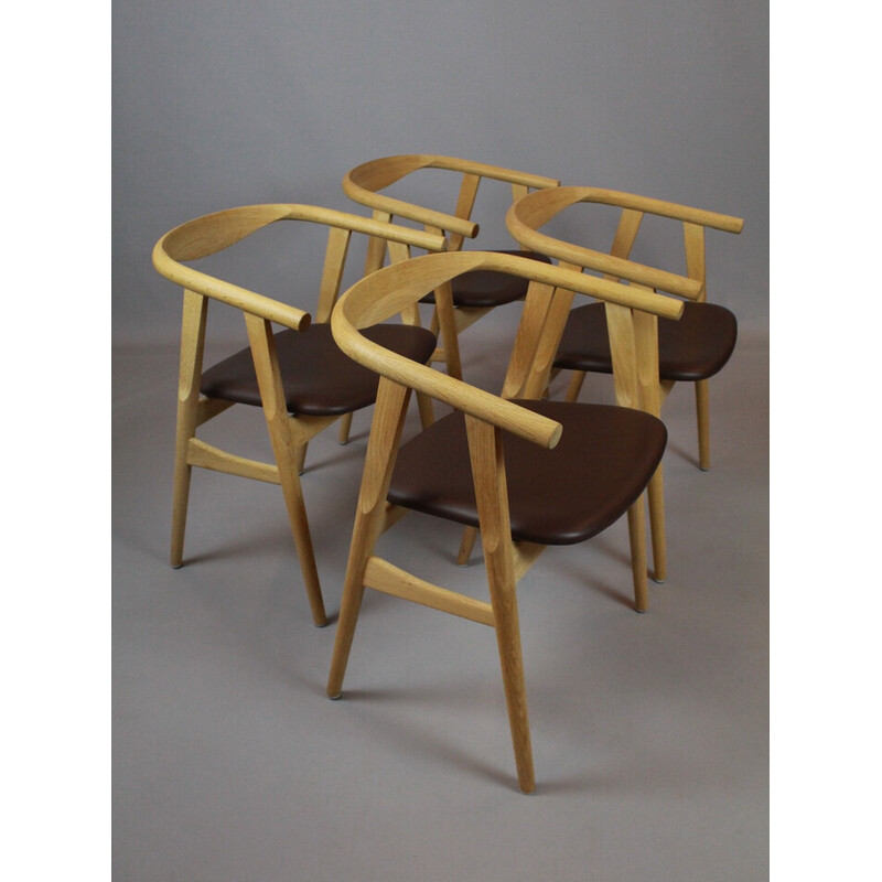 Ensemble de 4 chaises vintage en chêne massif "Ge525" par Hans J Wegner pour Getama, 2015