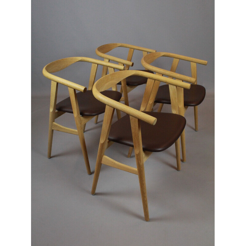 Set of 4 vintage solid oakwood dining chairs "Ge525" by Hans J Wegner for Getama, 2015