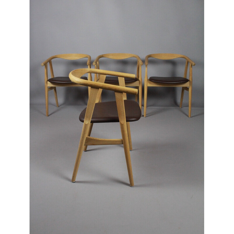 Set of 4 vintage solid oakwood dining chairs "Ge525" by Hans J Wegner for Getama, 2015