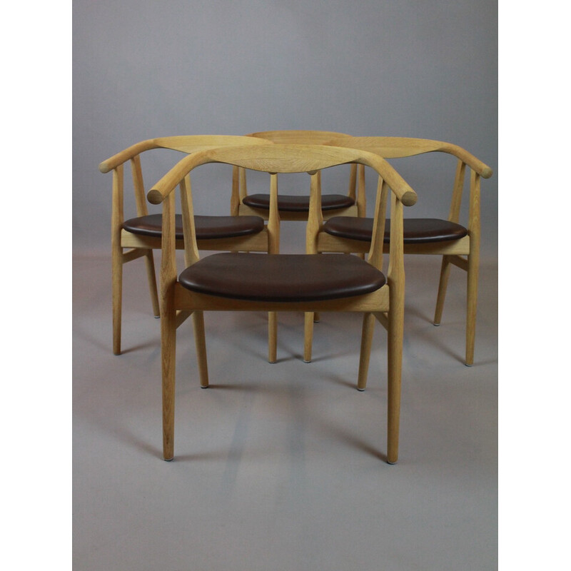 Set of 4 vintage solid oakwood dining chairs "Ge525" by Hans J Wegner for Getama, 2015