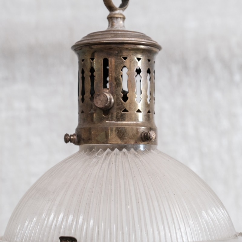 Lámpara colgante vintage de cristal, cadena y rosa retenida, Francia 1950