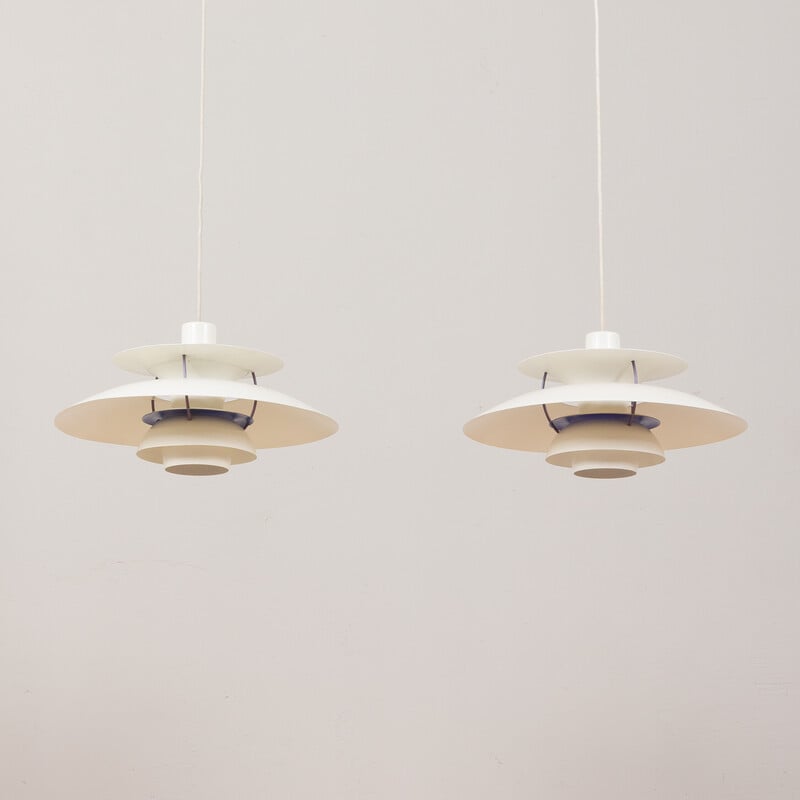 Paar vintage Ph 5 witte hanglampen van Poul Henningsen voor Louis Poulsen, Denemarken 1960
