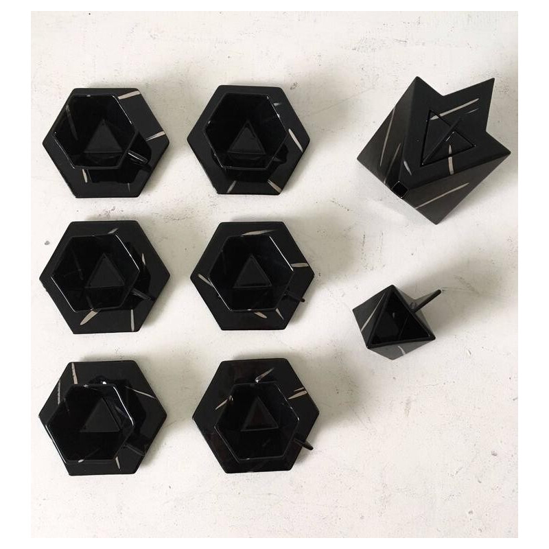 Geometrisch theeservies in zeshoekige en driehoekige vorm, 1980