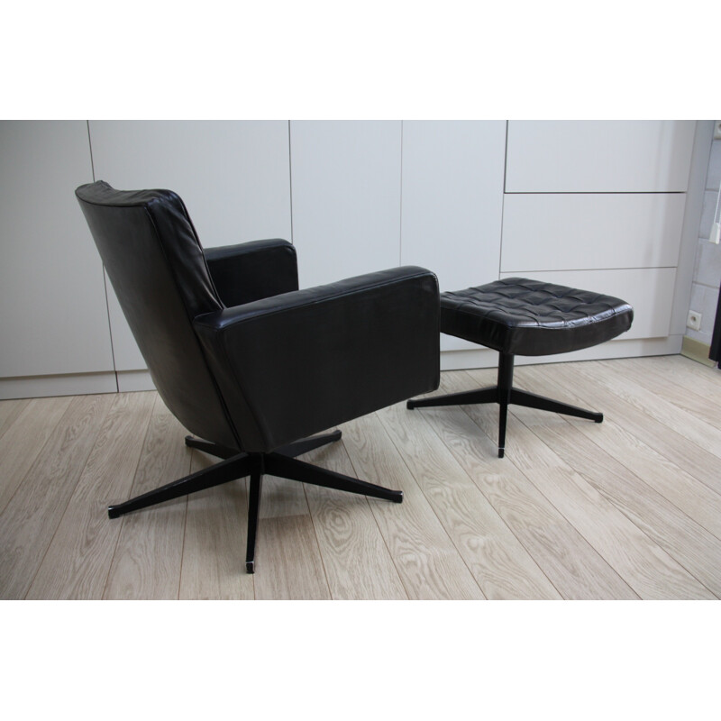 Fauteuil lounge et ottoman vintage pivotante en cuir noir, conçue Vincent Cafiero pour Knoll -  1960