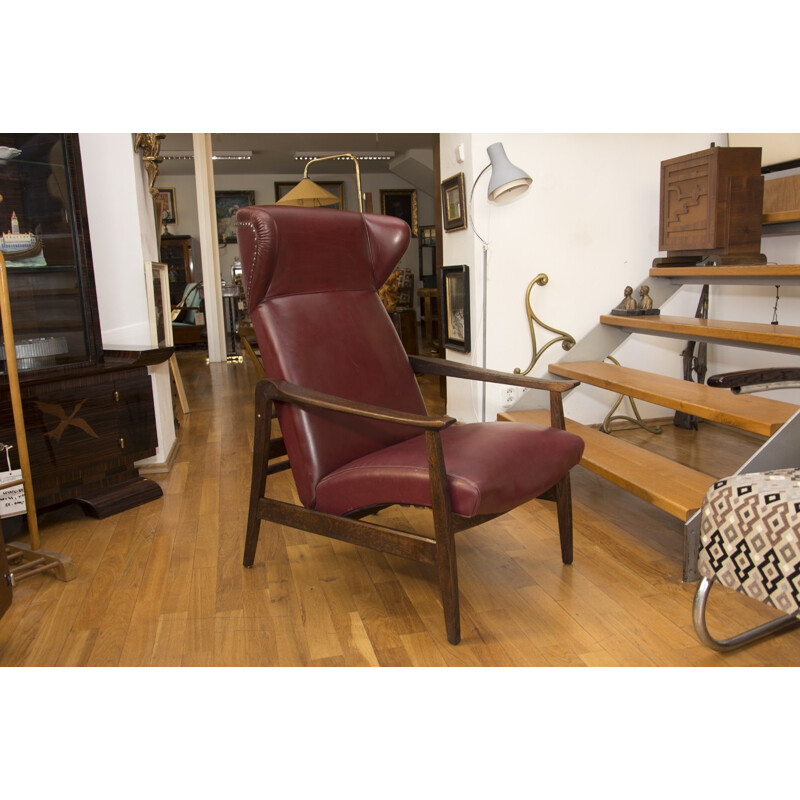 Fauteuil à oreilles vintage en cuir rouge, Europe du Nord 1940s