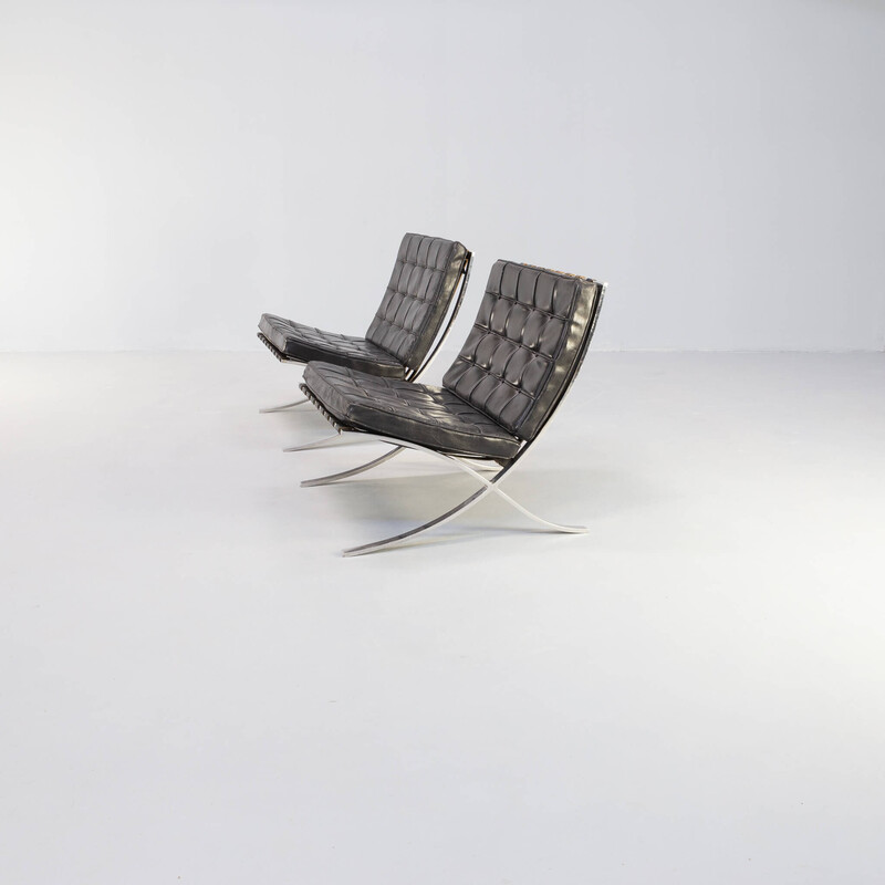 Pareja de sillones 'barcelona' vintage con otomana de Ludwig Mies van der Rohe para Knoll International