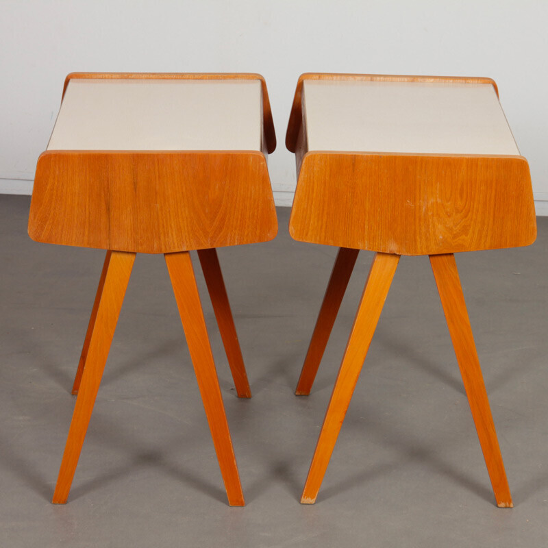 Par de madeira vintage e mesas de cabeceira de fórmica, 1970