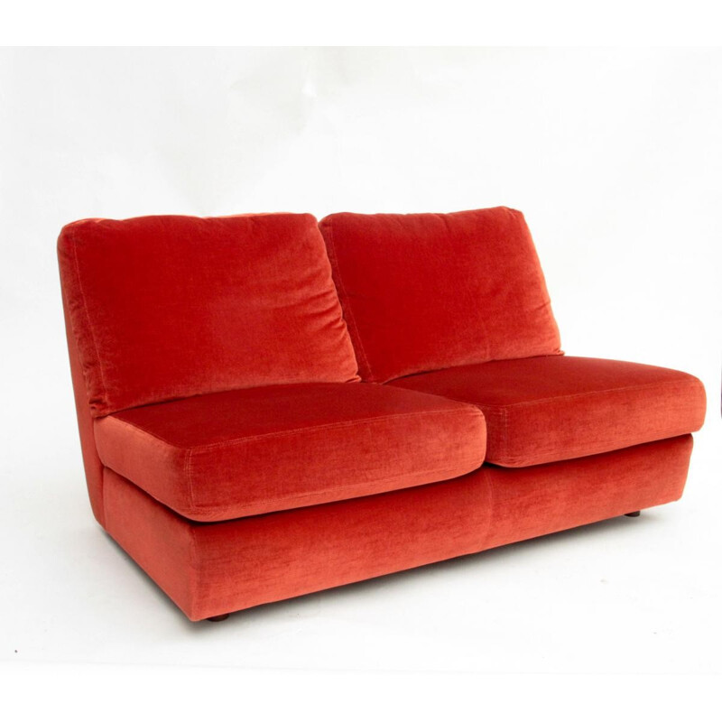Ensemble d'un canapé et d'une chauffeuse rouge en velours édition Burov - 1960