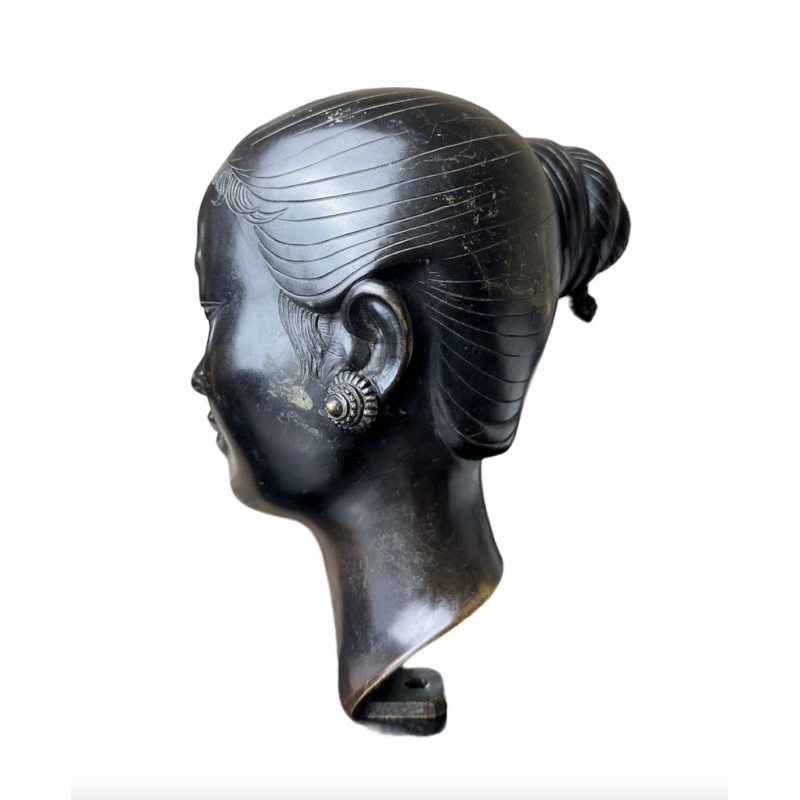 Tête vintage de sculpture en bronze d'une jeune femme vietnamienne par Nguyen Thanh Le, 1950