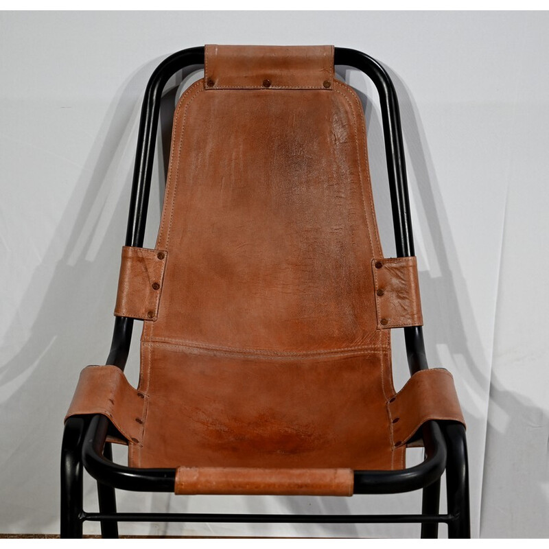 Par de cadeiras de metal e couro, seleccionadas por C. Perriand para Les Arcs, 1960. Perriand para Les Arcs, 1960