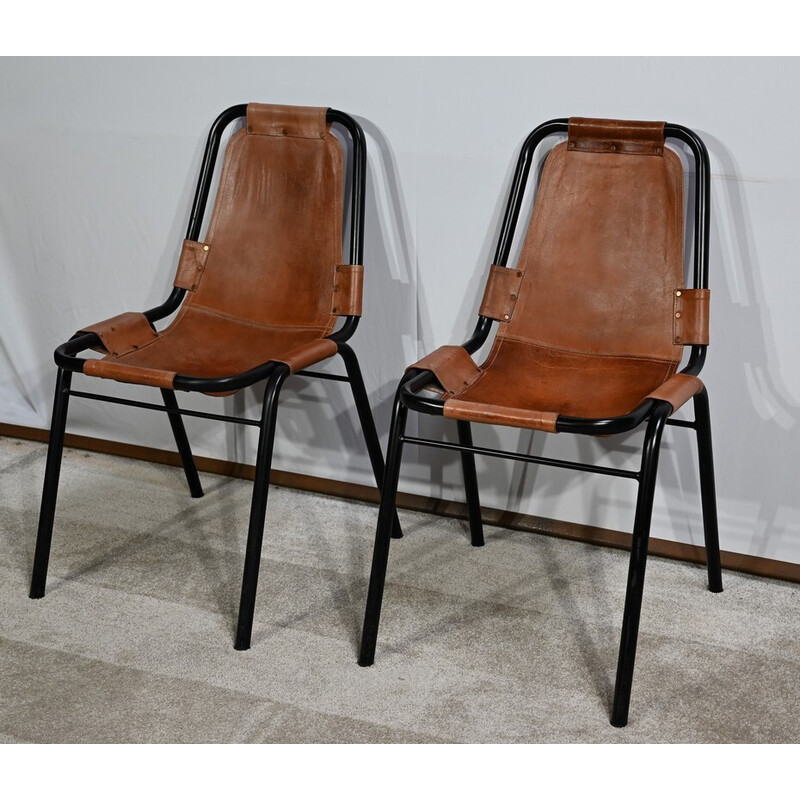 Pareja de sillas vintage de metal y cuero, seleccionadas por C. Perriand para Les Arcs, 1960. Perriand para Les Arcs, 1960