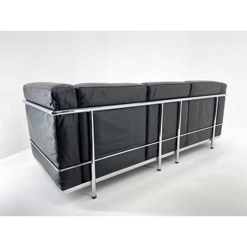 Lc3 vintage driezitsbank in zwart leer en chroom van Le Corbusier