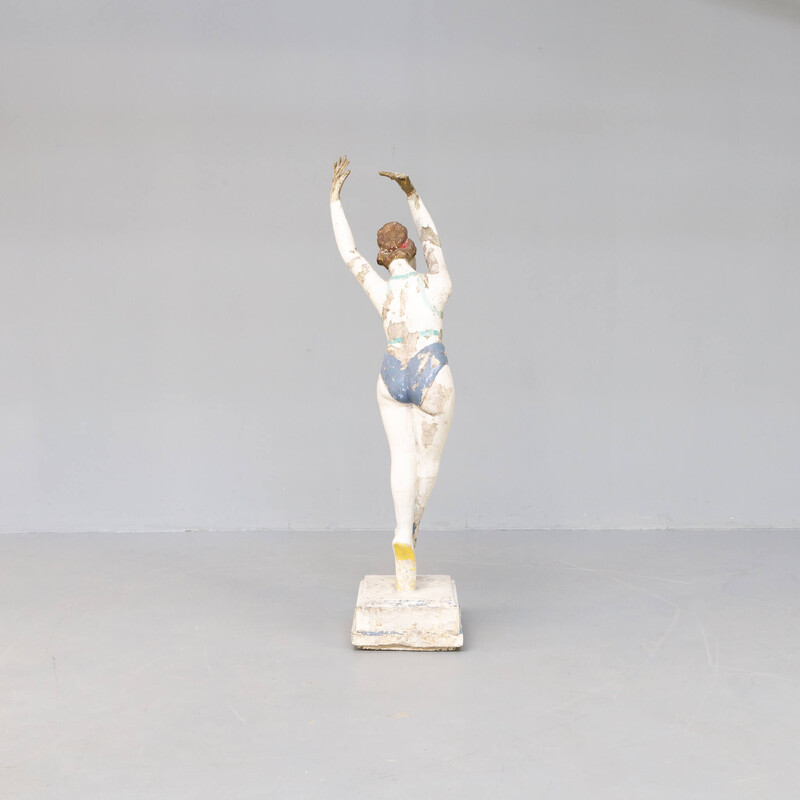 Klassische Ballerina-Statue aus Beton, 1970