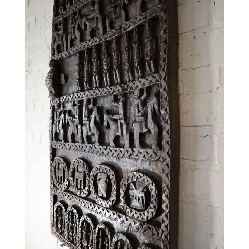 Porta de madeira vintage esculpida à mão, África