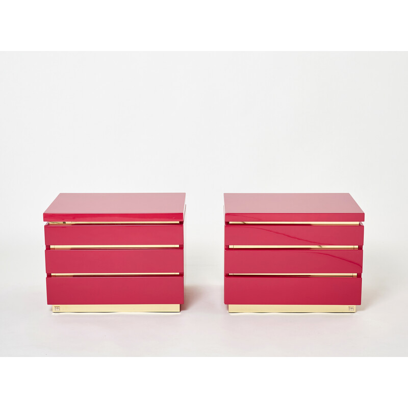 Paire de tables de chevet vintage en laquées rose et laiton par Jean-Claude Mahey, 1970