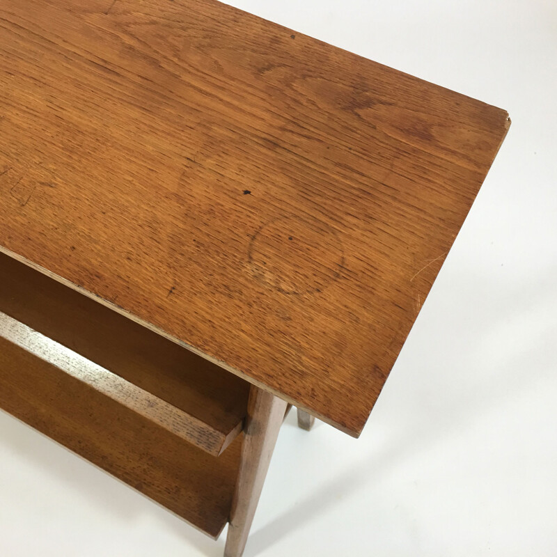 Oak side table with a magazine rack and a shelf - 1950s