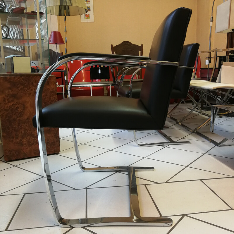 "Brno" vintage armchair in black leather by Knoll