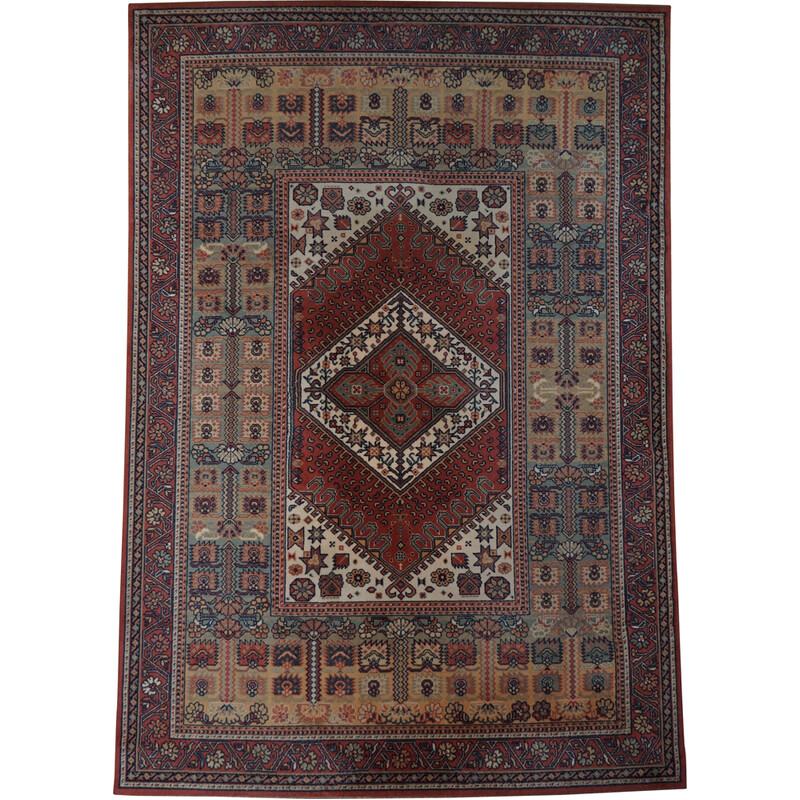 Colorful vintage rug in virgin wool