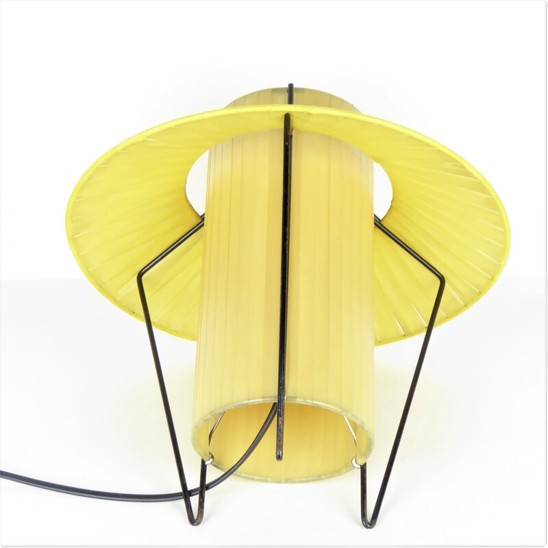 Lampe de table Lampion en ruban jaune sur métal noir - 1950
