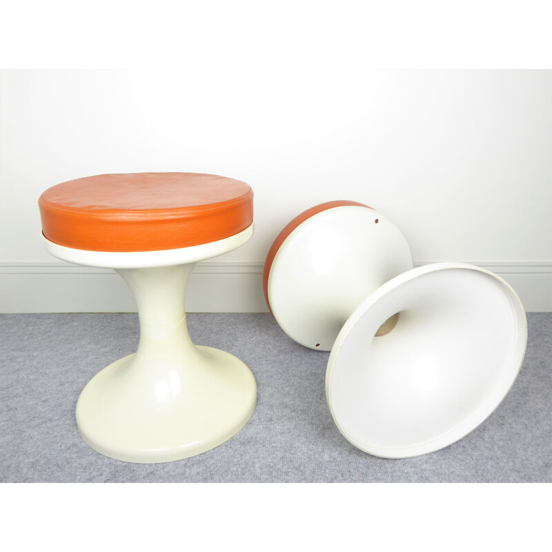 Pair of tulip stools with white hull and orange seat - 1970s