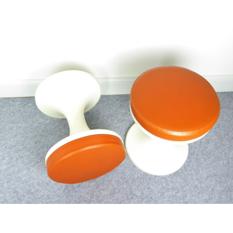 Pair of tulip stools with white hull and orange seat - 1970s