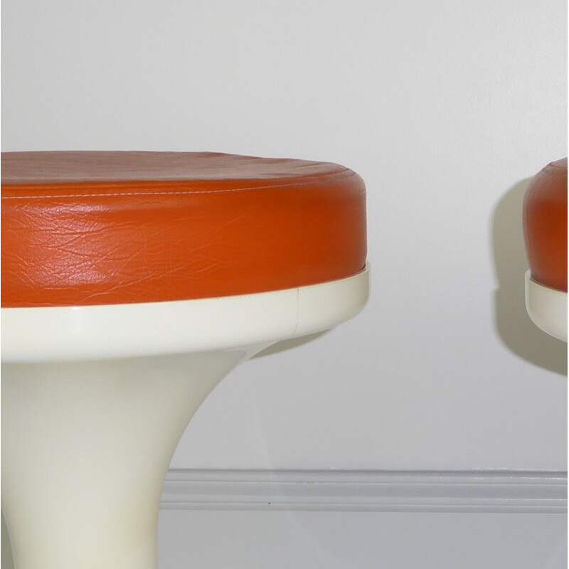 Pair of tulip stools with white hull and orange seat - 1970s