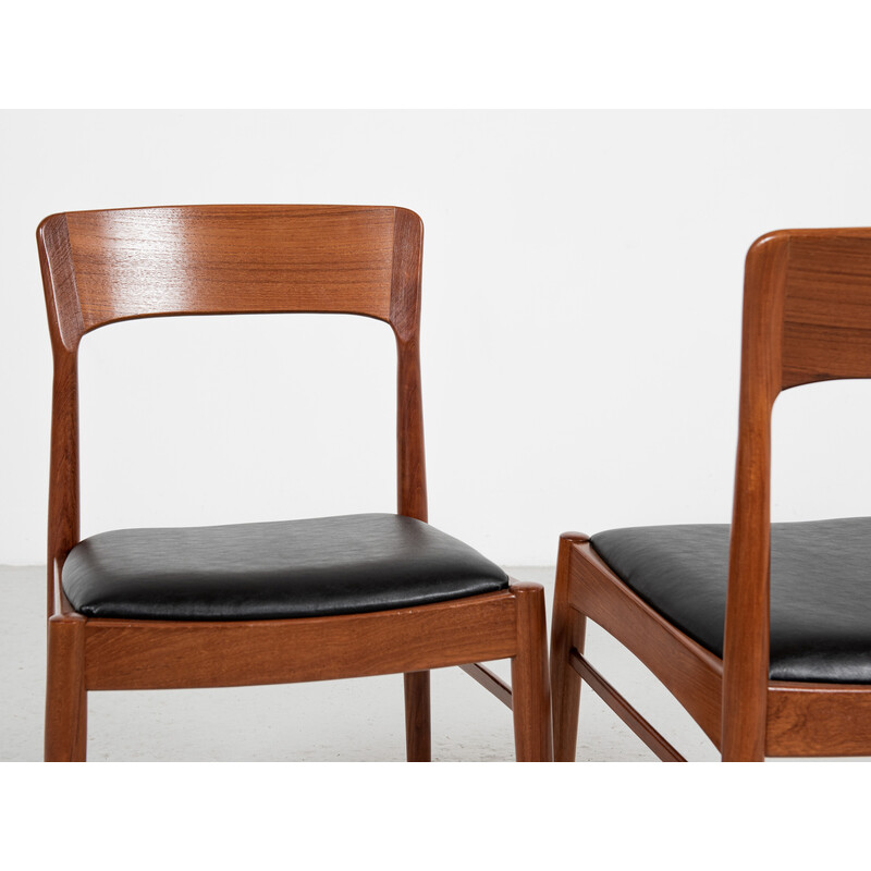Ensemble de 6 chaises vintage en teck et skaï noir par Henning Kjaernulf pour Korup Stolefabrik