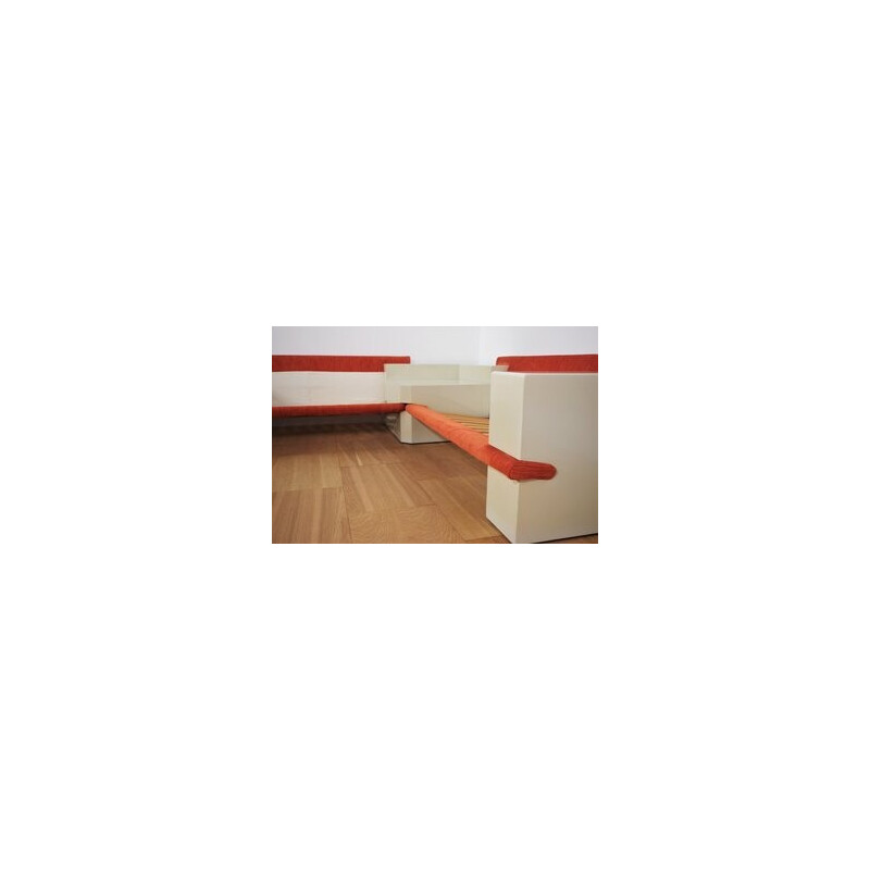 Conjunto modular de salón vintage lacado en blanco con tela naranja