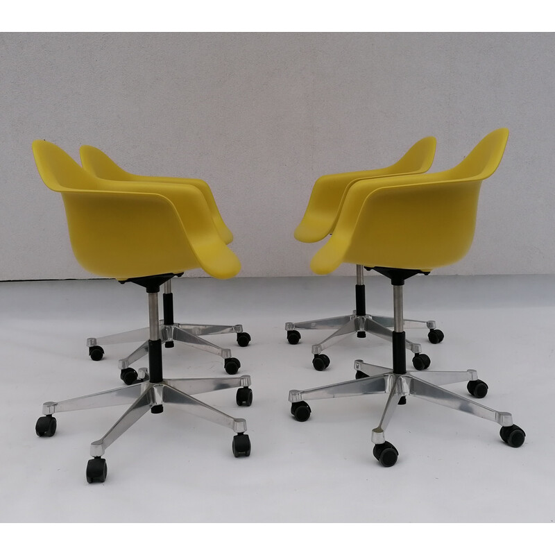 Satz von 4 Vintage Plastiksesseln Pacc lime von Charles und Ray Eames für Vitra, 2000