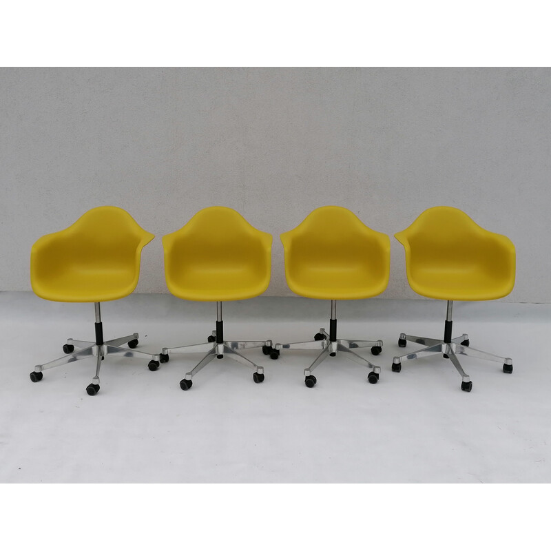 Set di 4 sedie vintage in plastica Pacc lime di Charles e Ray Eames per Vitra, 2000