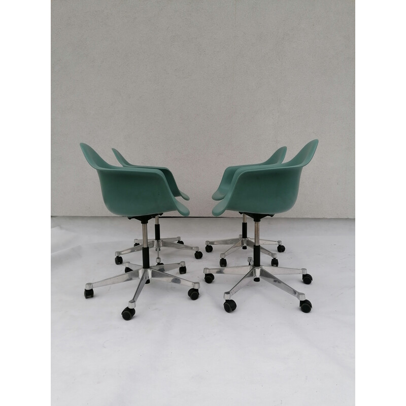 Conjunto de 4 cadeiras Pacc em plástico vintage de Charles e Ray Eames para Vitra, 2000