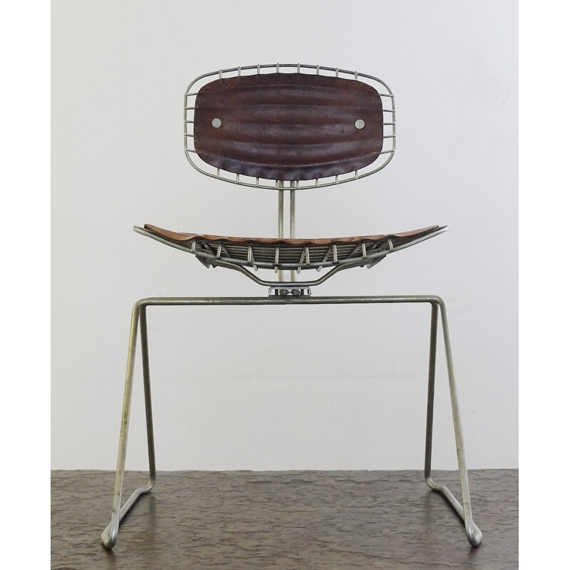Paire de chaises en métal et cuir par Michel Cadestin et George Laurent - 1970
