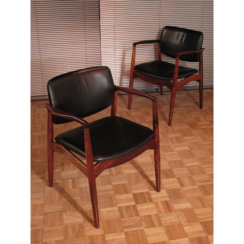 Lot de deux chaises en palissandre modèle 67 par Erik Buch - 1960