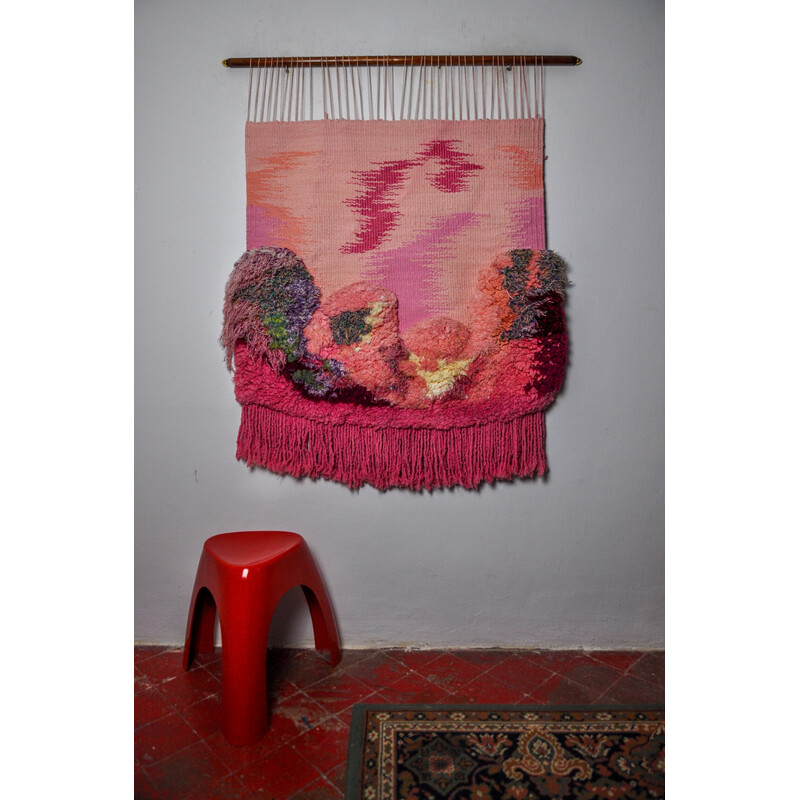 Tapiz de pared vintage en macramé texturizado rosa, España 1970