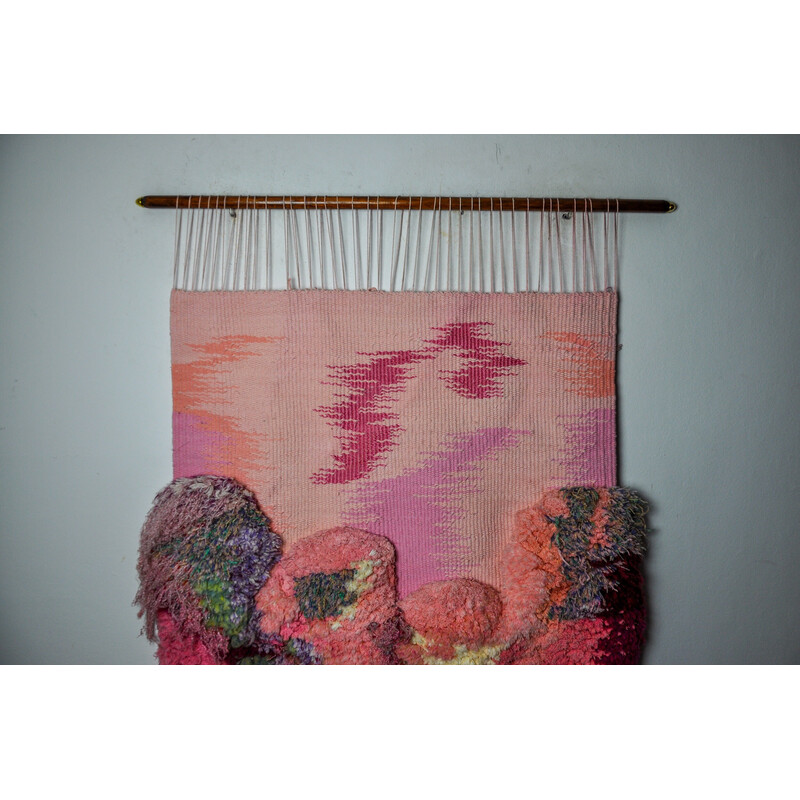 Tapiz de pared vintage en macramé texturizado rosa, España 1970