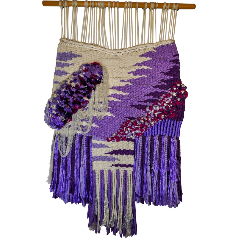 Tapiz vintage de macramé con textura morada, España 1970