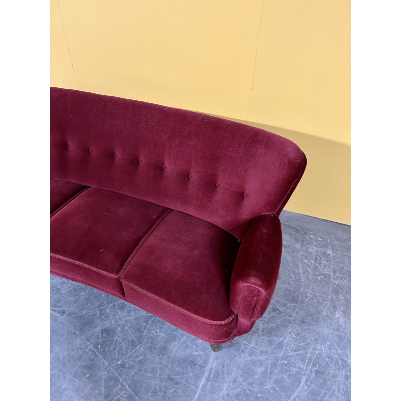 Dänisches 3-sitziges geschwungenes Sofa aus rotem Samt, 1940er Jahre