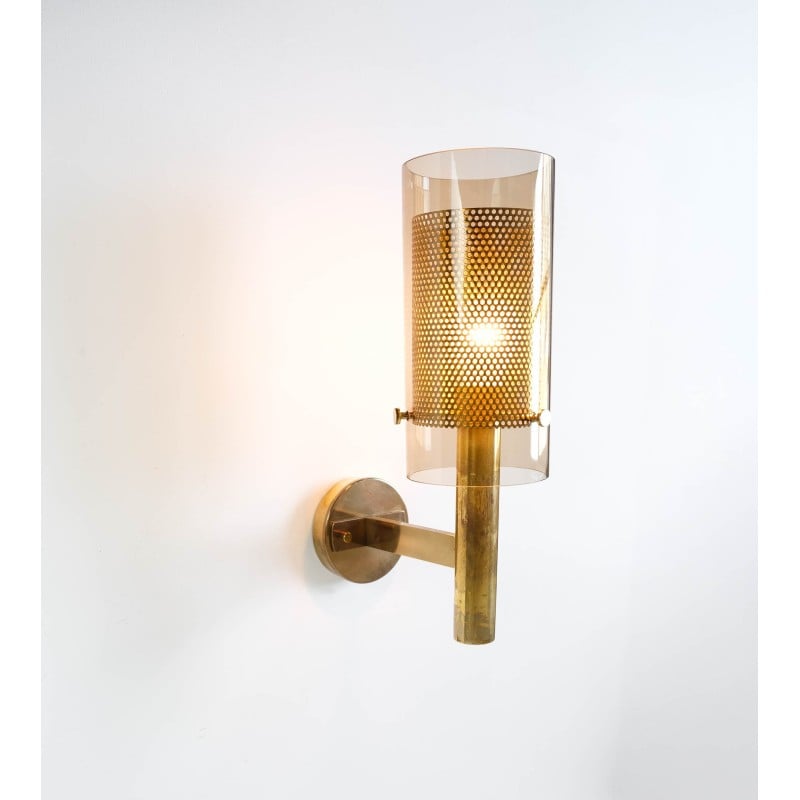 Vintage wall lamp model V-147 in brass and glass by Hans-Agne Jakobsson for Ab Markaryd, Sweden 1960