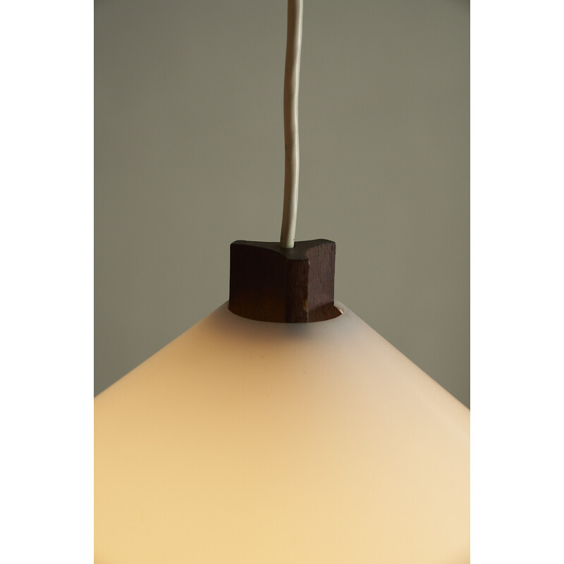Lámpara de suspensión vintage de teca y plexiglás de Uno y Östen Kristiansson para Luxus, Suecia 1970