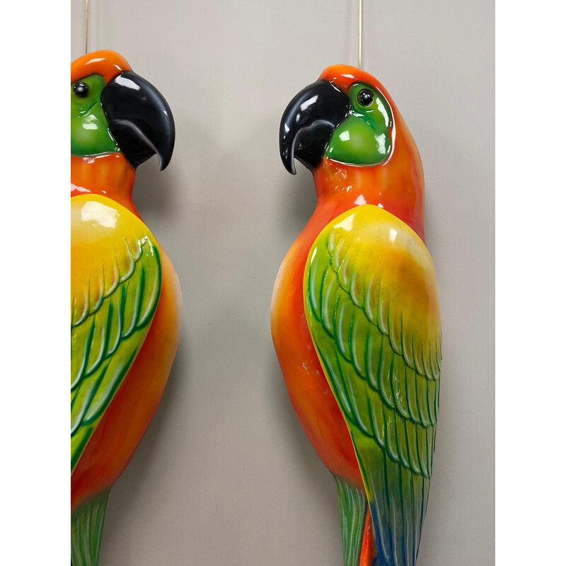 Pair of vintage parrots macaws in fiberglass and epoxy, Italy 1970s