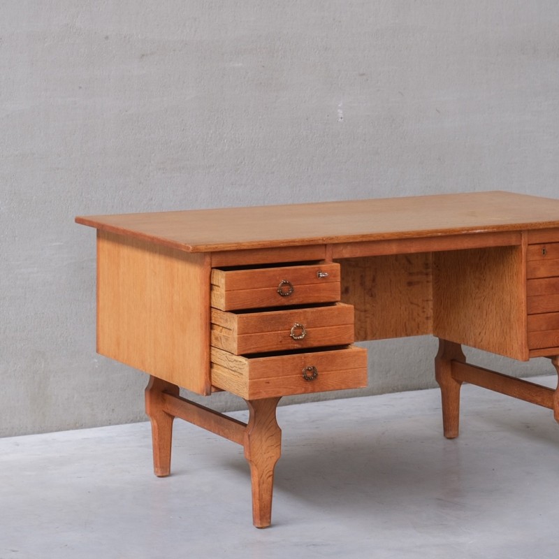 Dänischer Schreibtisch aus Eichenholz aus der Mitte des Jahrhunderts, 1960er Jahre
